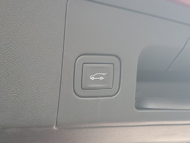 Used 2025 Cadillac XT5 Premium Luxury w/ LPO, Floor Liner Package AWD/4WD image 10
