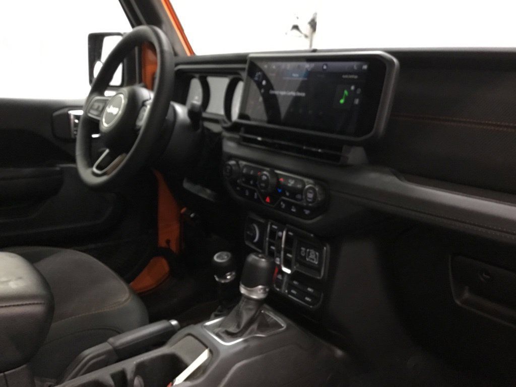 Used 2025 Jeep Gladiator Mojave AWD/4WD image 23