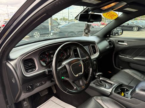 Used 2019 Dodge Charger SXT image 8