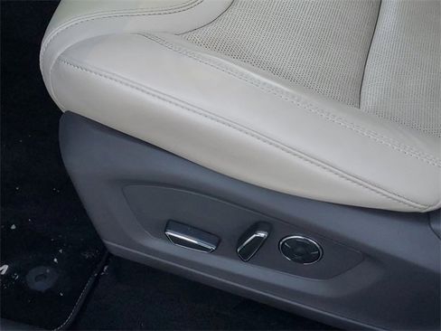 Certified 2020 Ford Explorer Platinum w/ Premium Technology Package image 14