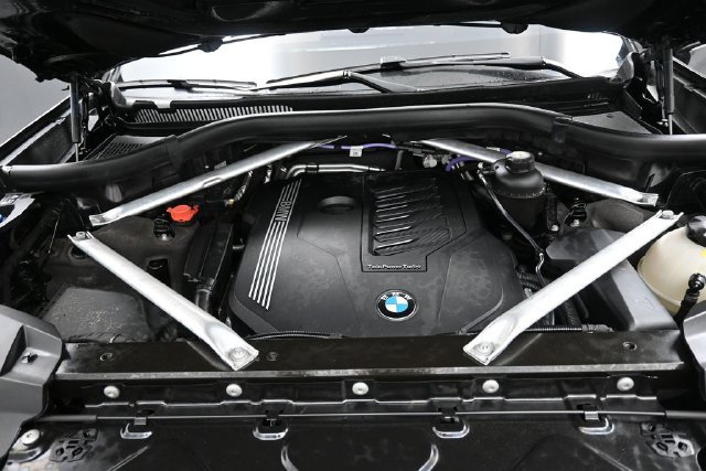 Used 2021 BMW X7 xDrive40i w/ M Sport Package AWD/4WD image 37