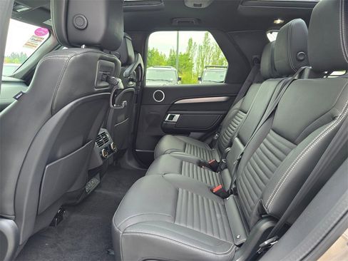 New 2025 Land Rover Discovery Dynamic SE image 26