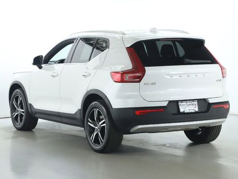 Used 2024 Volvo XC40 B5 Core image 42