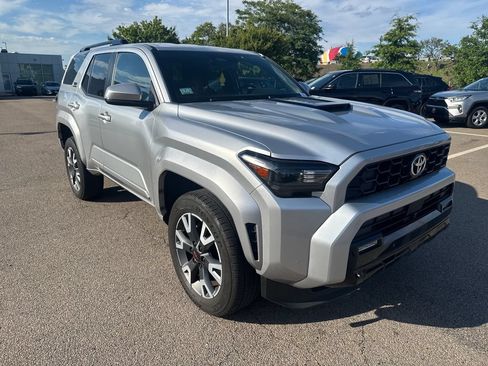 Used 2025 Toyota 4Runner TRD Sport AWD/4WD image 9