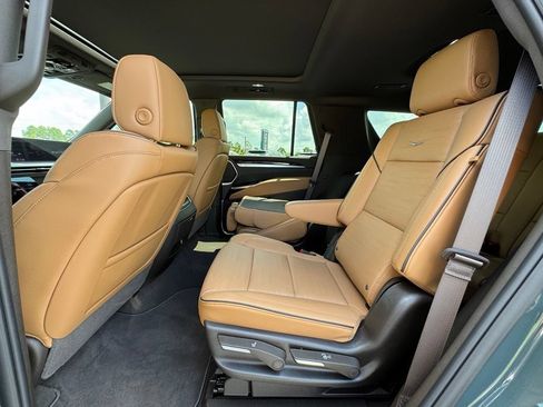 Certified 2026 Cadillac Escalade Luxury w/ LPO, Radiant Package AWD/4WD image 35