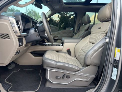 Used 2025 Ford F450 Platinum w/ Platinum Plus Package AWD/4WD image 9