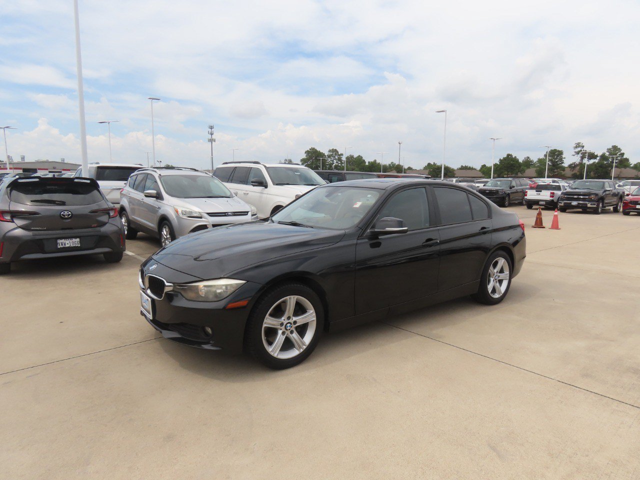 Used 2015 BMW 320i Sedan RWD image 2