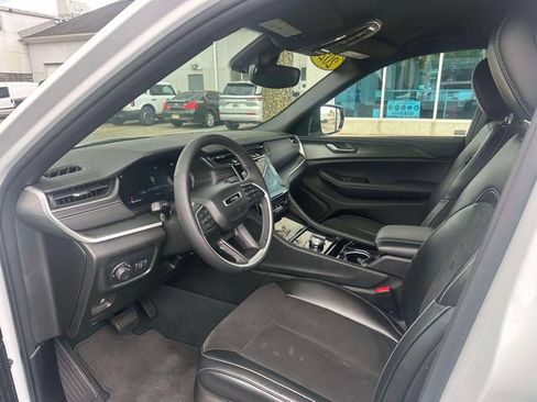 Used 2023 Jeep Grand Cherokee L Laredo AWD/4WD image 16