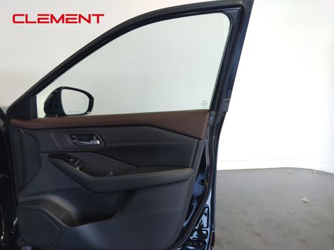 Used 2023 Nissan Rogue SV w/ SV Premium Package image 44