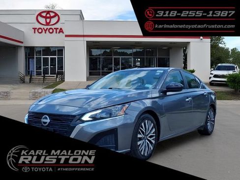 Used 2025 Nissan Altima 2.5 SV FWD image 1