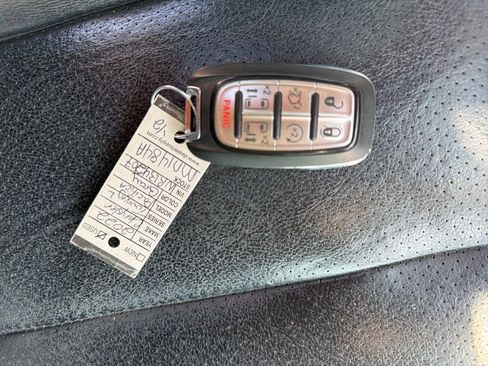 Used 2022 Chrysler Pacifica Touring-L image 20