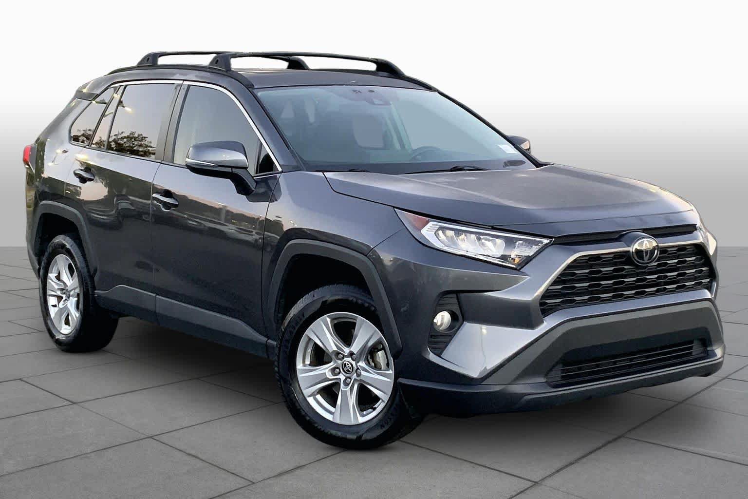 Used 2021 Toyota RAV4 XLE w/ Convenience Package FWD image 3