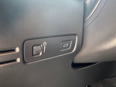 Used 2019 Volvo XC40 T5 R-Design image 27