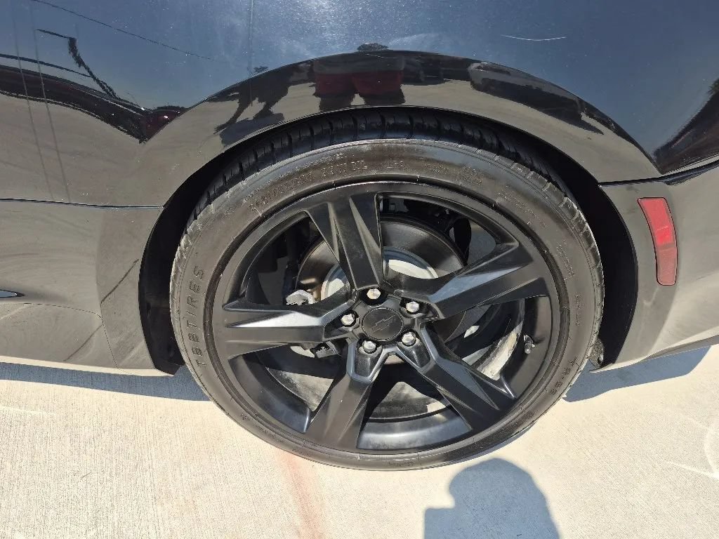 Used 2018 Chevrolet Camaro LT w/ RS Package RWD image 10
