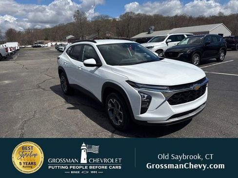 New 2026 Chevrolet Trax LT FWD image 1