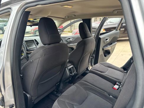 Used 2016 Jeep Cherokee Latitude w/ Safety/Convenience Group image 29