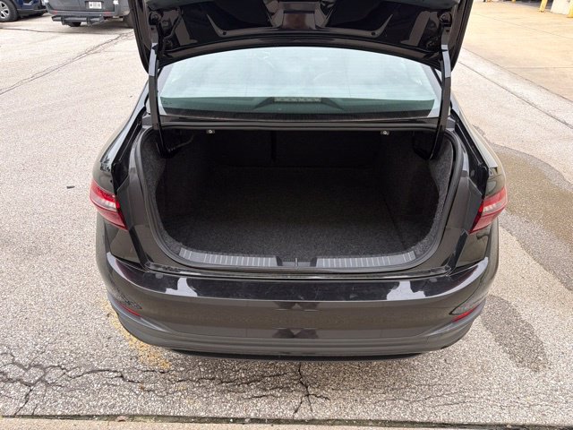 Used 2025 Volkswagen Jetta SE FWD image 13