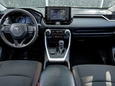 Used 2022 Toyota RAV4 LE AWD/4WD image 15
