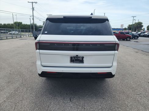 Used 2025 Lincoln Navigator Black Label AWD/4WD image 4