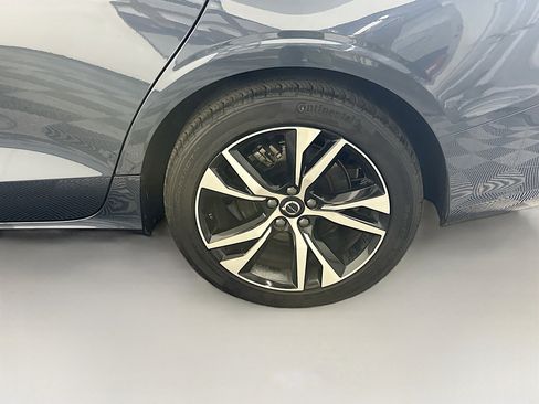 Used 2024 Volvo S60 B5 Core FWD image 11