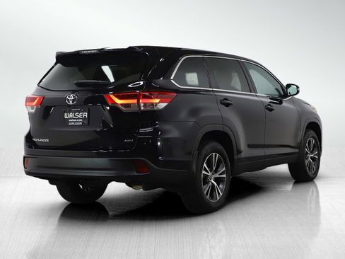 Used 2019 Toyota Highlander LE image 5