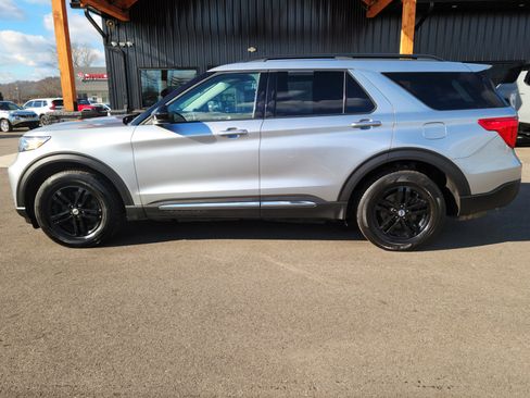 Used 2020 Ford Explorer XLT w/ Comfort Package image 26