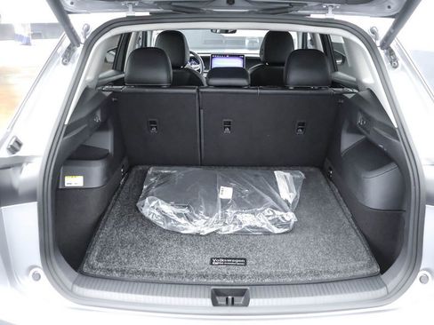 Used 2025 Volkswagen Tiguan SE image 19