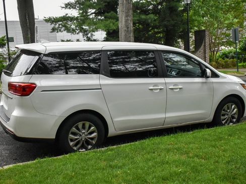 Used 2020 Kia Sedona LX FWD image 8
