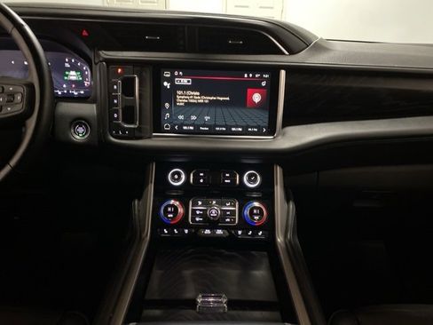Used 2023 GMC Yukon XL Denali image 13