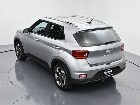 Used 2023 Hyundai Venue SEL image 55