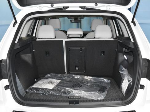 Certified 2025 Volkswagen Taos SE w/ Panoramic Sunroof Package image 26