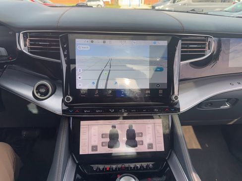 Used 2022 Jeep Grand Wagoneer Series III w/ Rear Seat Video Group 1 image 16