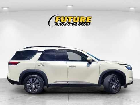 Certified 2022 Nissan Pathfinder SV w/ SV Premium Package FWD image 3