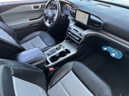 Used 2022 Ford Explorer XLT w/ Equipment Group 202A image 30