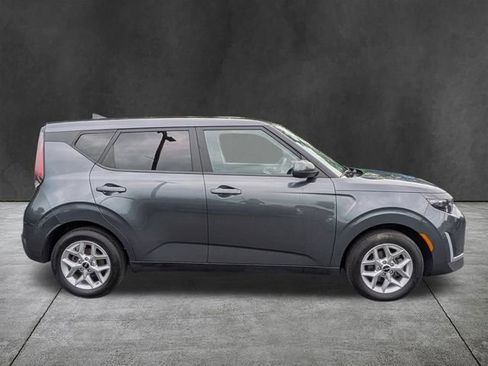 Used 2024 Kia Soul LX w/ Option Group 015 FWD image 3