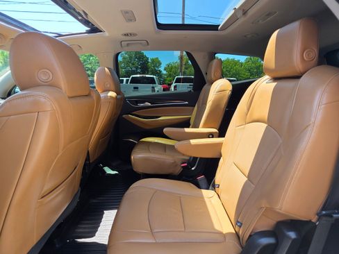 Used 2018 Buick Enclave Essence FWD image 19