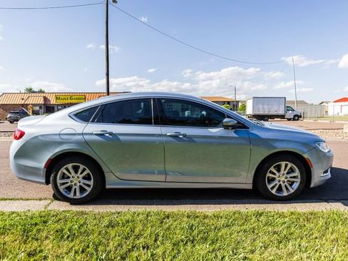 Used 2015 Chrysler 200 Limited FWD image 4
