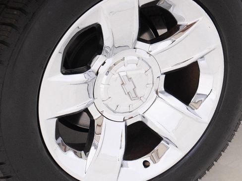 Used 2015 Chevrolet Suburban LTZ image 89