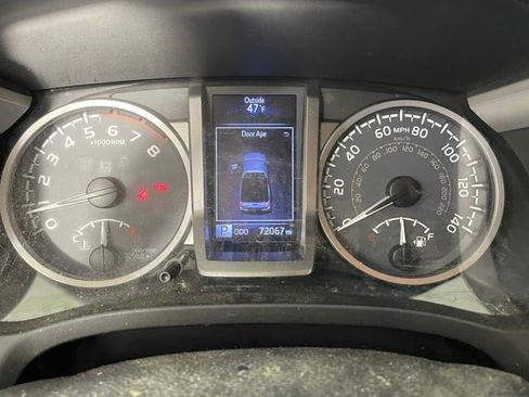 Used 2016 Toyota Tacoma SR5 image 5