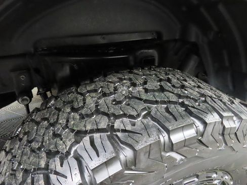 Used 2021 Jeep Gladiator Sport image 32