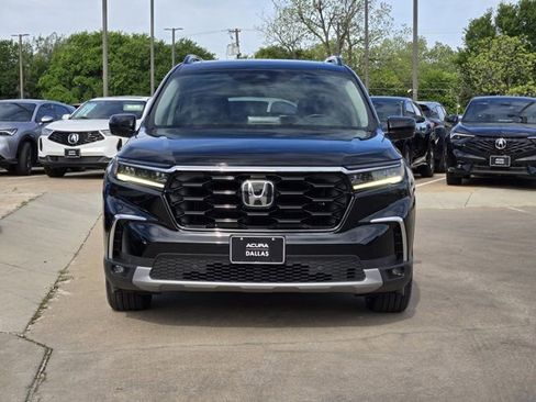 Used 2025 Honda Pilot Touring image 3