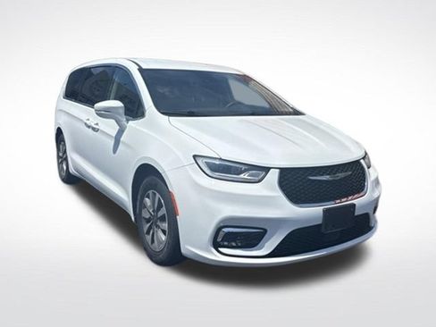 Used 2022 Chrysler Pacifica Touring-L FWD image 1