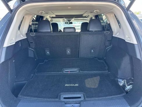 Used 2023 Nissan Rogue SL FWD image 11