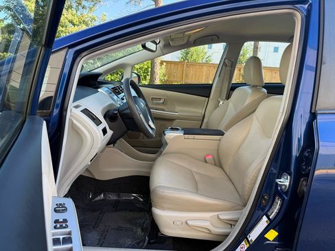 Used 2012 Toyota Prius V Five FWD image 13
