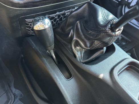 Used 2016 Jeep Wrangler Rubicon image 38