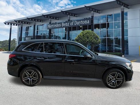 Used 2026 Mercedes-Benz GLC 300 image 3