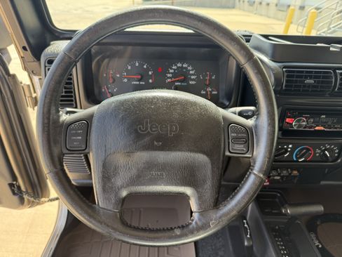 Used 2004 Jeep Wrangler Rubicon w/ Dual Top Group AWD/4WD image 11