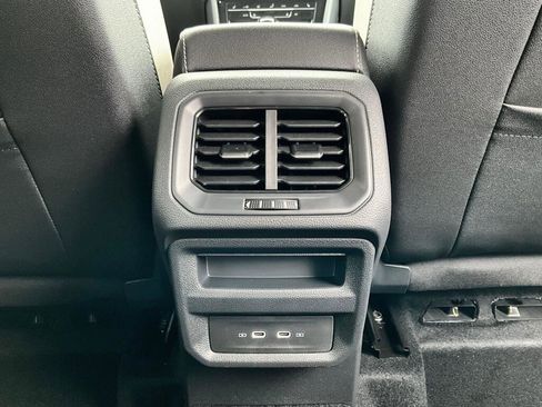 New 2026 Volkswagen Taos SE image 15