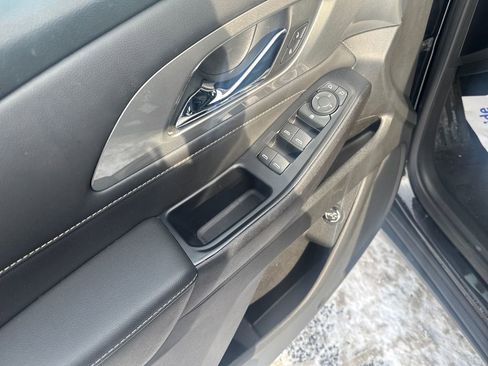 Used 2023 Chevrolet Traverse LT image 19
