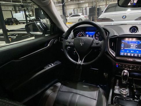 Used 2018 Maserati Ghibli GranSport image 3